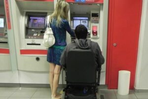 Pessoas com deficiência poderão ter novas regras para atendimento bancário