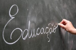Itaú Social e Fundação Carlos Chagas lançam edital para projetos em educação