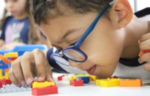 Ao completar 90 anos de atividade, Fundação Lego abre edital de R$ 715 mi