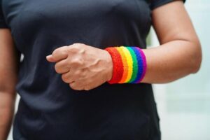Edital LGBTQIA+ Defendendo Direitos 2023 distribuirá quase R$ 800 mil em doações