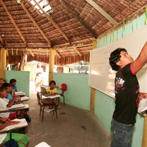 Edital do Fundo Casa impulsiona equidade educacional em comunidades indígenas