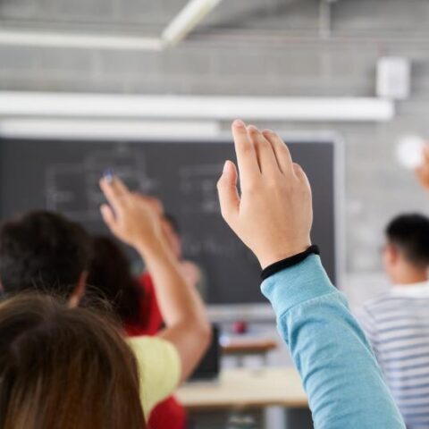 Iniciativa apoiará organizações que contribuam para a aprendizagem nos anos finais do ensino fundamental