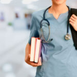 MEC revoga edital de expansão de vagas em cursos de Medicina