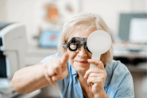 Aposentadoria por visão monocular exige critérios em 2026