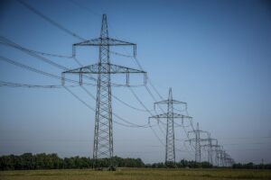 Setor elétrico busca equilibrar oferta solar e pico de carga
