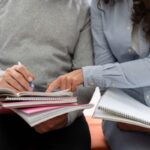 Leitura compete com telas na pré-adolescência