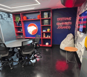 Wizard by Pearson inaugura espaços no Grupo Podpah