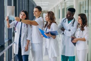 Projeto propõe suspender novos cursos de medicina por 5 anos
