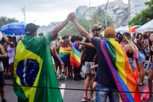 Discriminação LGBTQIA+ custa quase R$ 100 bi ao Brasil por ano