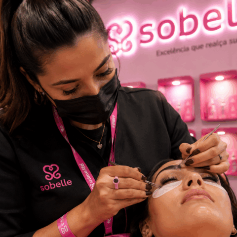 Sobelle se destaca no mercado de extensão de cílios