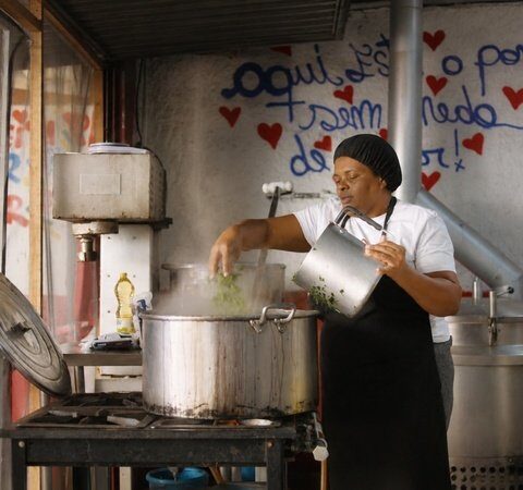 Documentário retrata rotina das Cozinhas Solidárias do MTST
