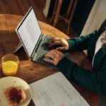Pearson e AWS: IA reforça valor do ensino superior para 74%