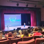 Escola de Bauru inaugura prédio com passarela e teatro
