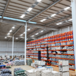 Juros altos: retrofit com luz natural reduz custo industrial